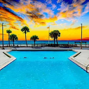newly-renovated-resort-condo-right-on-the-beach.panamacity-beachhotels.com/
